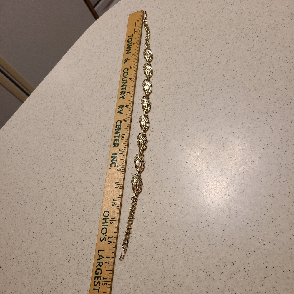 Vintage gold tone necklace - Picture 9 of 15